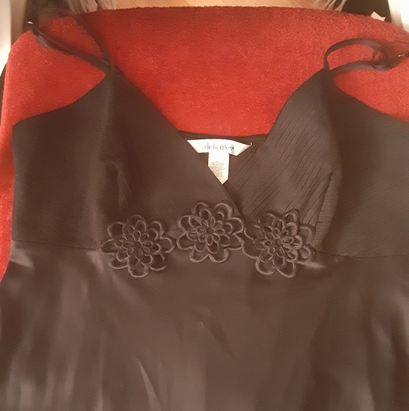 Black Negligee - Picture 3 of 12